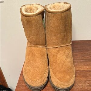Cozy Tan Shearling Boots Men's